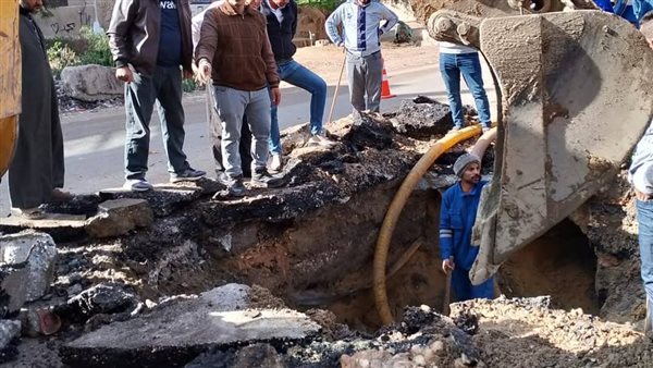 انفجار خط طرد صرف على طريق البتانون الشهداء بالمنوفية| صور