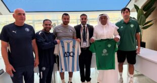 هدايا تذكارية وتهنئة بالعيد الوطني في الاجتماع الفني بين بيراميدز والأهلي السعودي#هدايا #تذكارية #وتهنئة #بالعيد #الوطني #في #الاجتماع #الفني #بين #بيراميدز #والأهلي #السعودي