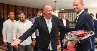 الخطيب يستقبل ياس سوروب في الأهلي قبل انطلاق المؤتمر الصحفي – كل الكورة#الخطيب #يستقبل #ياس #سوروب #في #الأهلي #قبل #انطلاق #المؤتمر #الصحفي #كل #الكورة