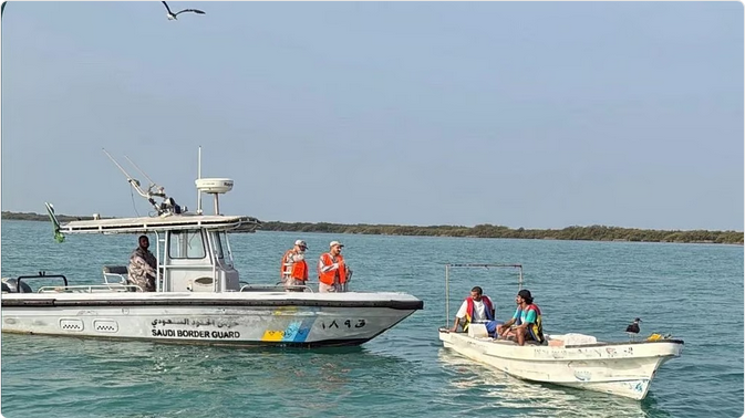 حرس الحدود ينقذ مواطنَين تعطلت وسـيطتهما البحرية في عرض البحر بجدة#حرس #الحدود #ينقذ #مواطنين #تعطلت #وسـيطتهما #البحرية #في #عرض #البحر #بجدة