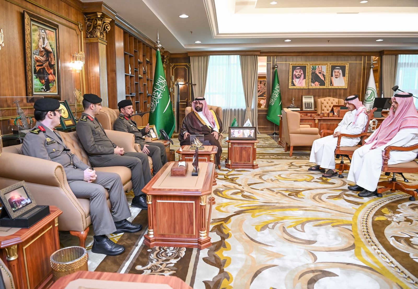 أمير جازان يستقبل مدير شرطة المنطقة وعددًا من القيادات الأمنية#أمير #جازان #يستقبل #مدير #شرطة #المنطقة #وعددا #من #القيادات #الأمنية