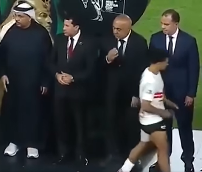 والد خوان بيزيرا يوضح سبب عدم سلام نجله على وزير الرياضة ومحمد يحيى في مراسم السوبر المصري#والد #خوان #بيزيرا #يوضح #سبب #عدم #سلام #نجله #على #وزير #الرياضة #ومحمد #يحيى #في #مراسم #السوبر #المصري