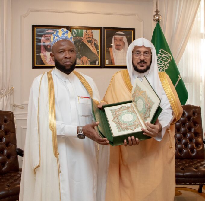 وزير الشؤون الإسلامية يستقبل رئيس الجمعية الإسلامية والمفتي العام للجمهورية البوروندية في جدة#وزير #الشؤون #الإسلامية #يستقبل #رئيس #الجمعية #الإسلامية #والمفتي #العام #للجمهورية #البوروندية #في #جدة