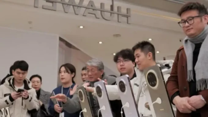 صينيات تتصدر معركة الذكاء الاصطناعي متحديات أبل في 2024#صينيات #تتصدر #معركة #الذكاء #الاصطناعي #متحديات #أبل #في