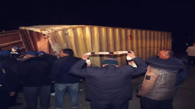 محافظ القليوبية يتولى تنسيق عمليات الإنقاذ بعد سقوط حاويات قطار طوخ وتأمين المنطقة#محافظ #القليوبية #يتولى #تنسيق #عمليات #الإنقاذ #بعد #سقوط #حاويات #قطار #طوخ #وتأمين #المنطقة