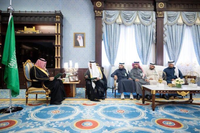 أمير الباحة يتسلّم التقرير السنوي لفرع وزارة البيئة والمياه والزراعة لعام 2025م#أمير #الباحة #يتسلم #التقرير #السنوي #لفرع #وزارة #البيئة #والمياه #والزراعة #لعام #2025م