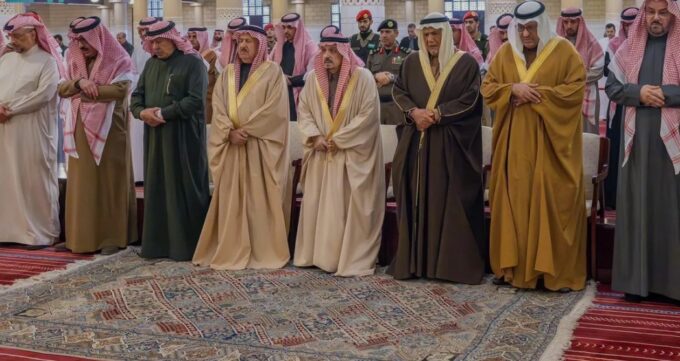 أمير الرياض يؤدي صلاة الميت على سمو الأميرة هند بنت سعود#أمير #الرياض #يؤدي #صلاة #الميت #على #سمو #الأميرة #هند #بنت #سعود