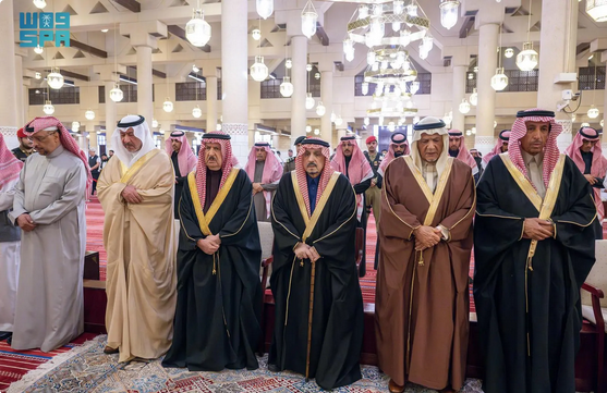 أمير الرياض يؤدي صلاة الميت على والدة الأمير شقران بن سعود#أمير #الرياض #يؤدي #صلاة #الميت #على #والدة #الأمير #شقران #بن #سعود