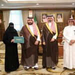 أمير جازان يكرّم مواطنة لموقفها البطولي في إنقاذ أسرة من حادث مروري#أمير #جازان #يكرم #مواطنة #لموقفها #البطولي #في #إنقاذ #أسرة #من #حادث #مروري