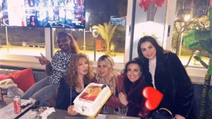 أيقونة الجيل.. ظهور مفاجئ للفنانة نيللي في ميلادها الـ 77 يثير ضجة واسعة#أيقونة #الجيل. #ظهور #مفاجئ #للفنانة #نيللي #في #ميلادها #الـ #يثير #ضجة #واسعة