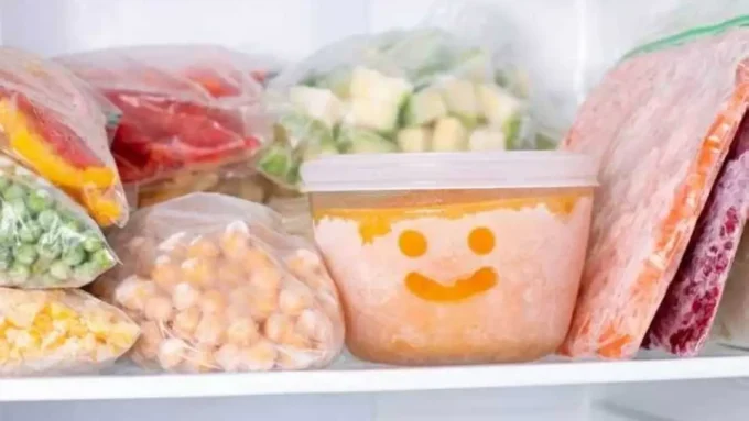 إهماله يرفع استهلاك الكهرباء ويتلف الجهاز.. خطوات تنظيف الفريزر من الثلج المتراكم#إهماله #يرفع #استهلاك #الكهرباء #ويتلف #الجهاز. #خطوات #تنظيف #الفريزر #من #الثلج #المتراكم