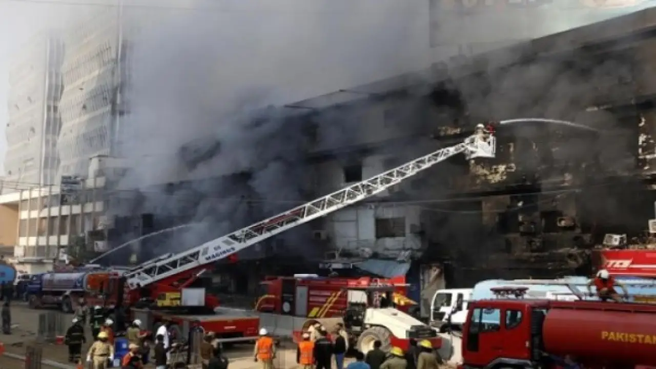 ارتفاع حصيلة ضحايا حريق بمركز تسوق في باكستان إلى 26 قتيلا#ارتفاع #حصيلة #ضحايا #حريق #بمركز #تسوق #في #باكستان #إلى #قتيلا