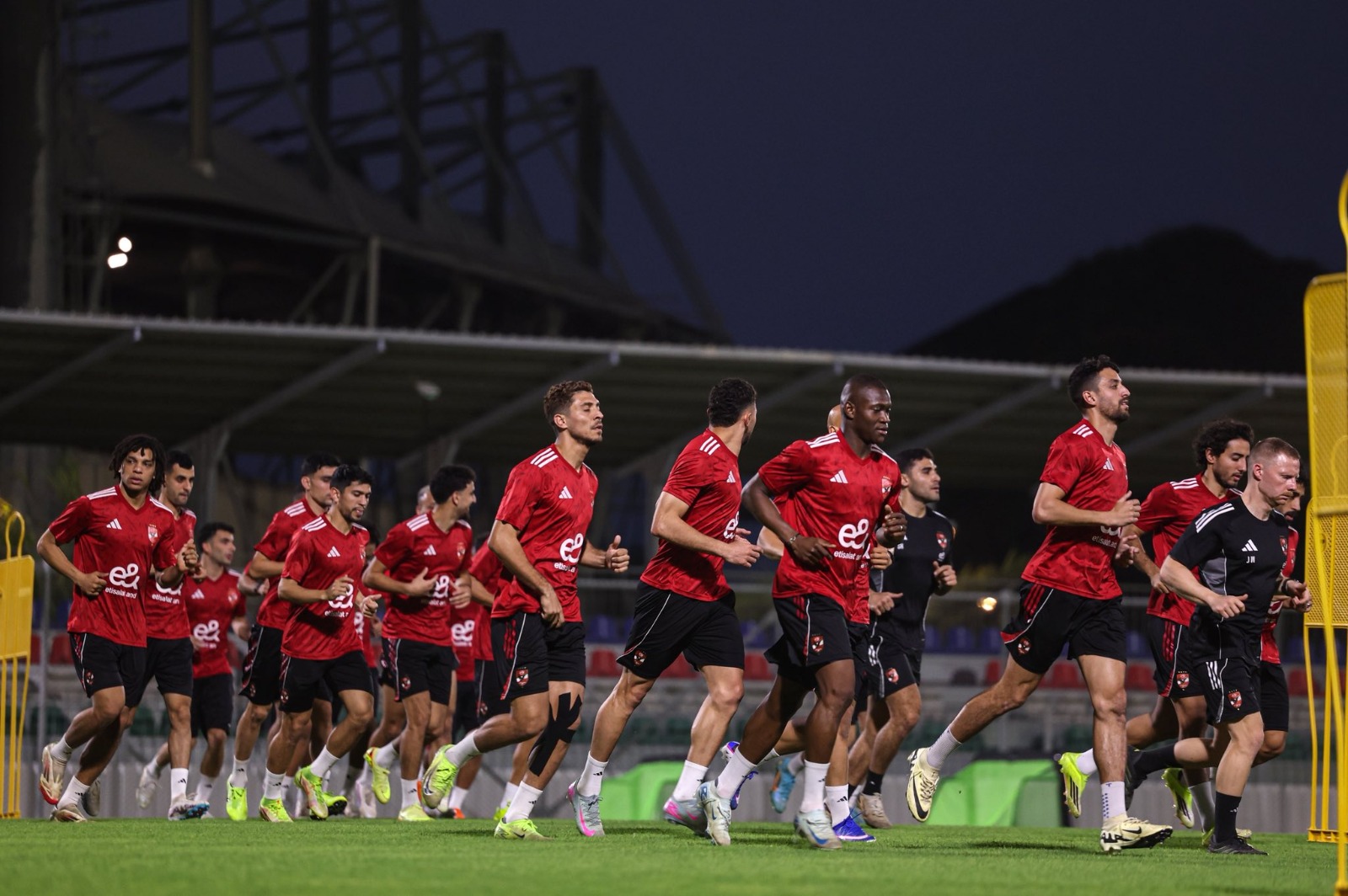 الأهلي ينهي مرانه الأول في تنزانيا استعداد لمواجهة يانج أفريكانز بدوري الأبطال#الأهلي #ينهي #مرانه #الأول #في #تنزانيا #استعداد #لمواجهة #يانج #أفريكانز #بدوري #الأبطال