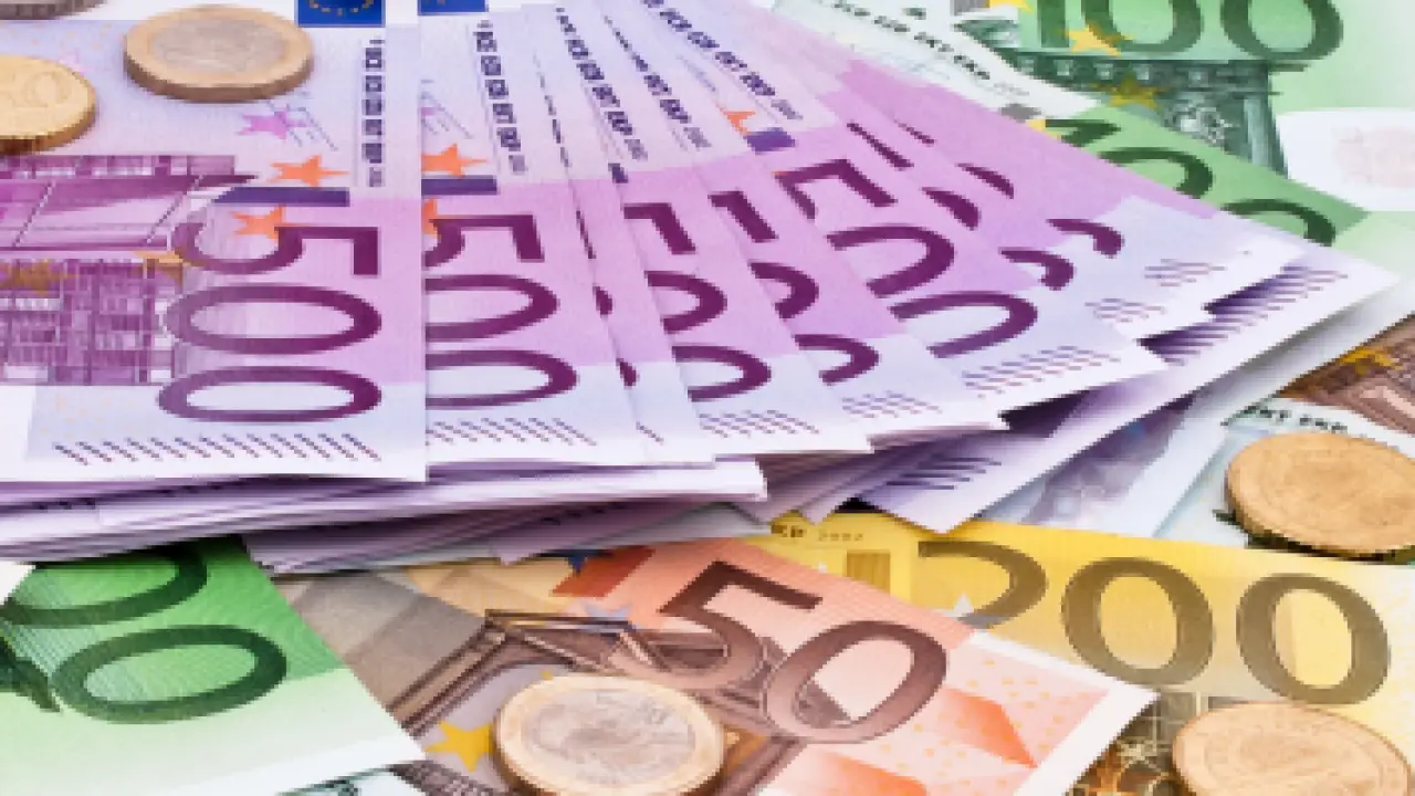 انهيار مفاجئ لليورو.. تحرك جديد في البنوك يحسم مصير الأسعار خلال شهر يناير#انهيار #مفاجئ #لليورو. #تحرك #جديد #في #البنوك #يحسم #مصير #الأسعار #خلال #شهر #يناير