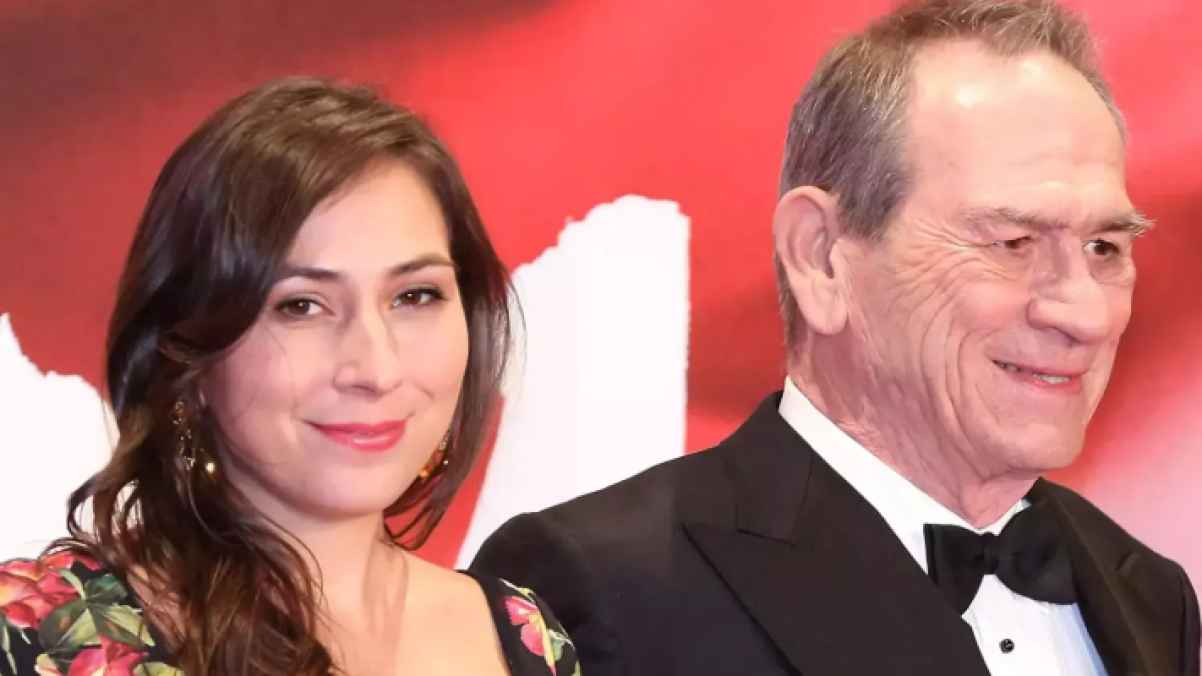 اَلْعُثُورُ عَلَى ابْنَةِ النَّجْمِ الأَمْرِيكِيِّ تُومِي جُونْز مُتَوَفِّيَةً فِي فُنْدُقٍ فَاخِرٍ#العثور #على #ابنة #النجم #الأمريكي #تومي #جونز #متوفية #في #فندق #فاخر