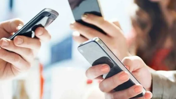 بعد إلغاء إعفاء «الموبايل» من الجمارك.. هل يتم تسجيل وسداد رسوم على الهواتف الشخصية؟#بعد #إلغاء #إعفاء #الموبايل #من #الجمارك. #هل #يتم #تسجيل #وسداد #رسوم #على #الهواتف #الشخصية