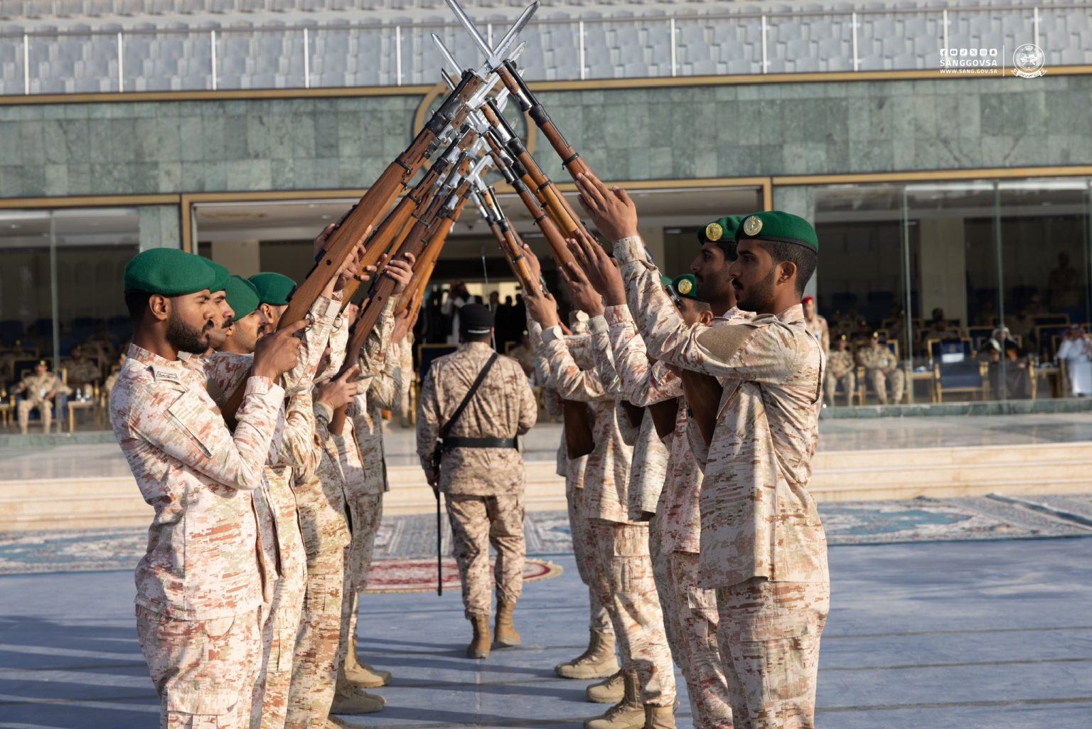 بمشاركة "الحرس الملكي".. كلية الملك خالد العسكرية تُخرج الدفعة الثانية من دورة مهارات السلاح والعروض#بمشاركة #الحرس #الملكي. #كلية #الملك #خالد #العسكرية #تخرج #الدفعة #الثانية #من #دورة #مهارات #السلاح #والعروض
