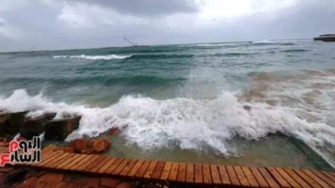 تحذير بحري.. ارتفاع أمواج البحر المتوسط يهدد حركة الملاحة في مطروح والإسكندرية#تحذير #بحري. #ارتفاع #أمواج #البحر #المتوسط #يهدد #حركة #الملاحة #في #مطروح #والإسكندرية