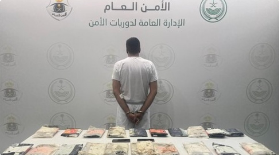 دوريات الأمن بعسير تضبط مواطنًا بحوزته 17 كجم من الحشيش#دوريات #الأمن #بعسير #تضبط #مواطنا #بحوزته #كجم #من #الحشيش