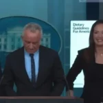 صوت البط في البيت الأبيض.. واقعة محرجة لوزير الصحة الأمريكي تثير ضجة واسعة#صوت #البط #في #البيت #الأبيض. #واقعة #محرجة #لوزير #الصحة #الأمريكي #تثير #ضجة #واسعة