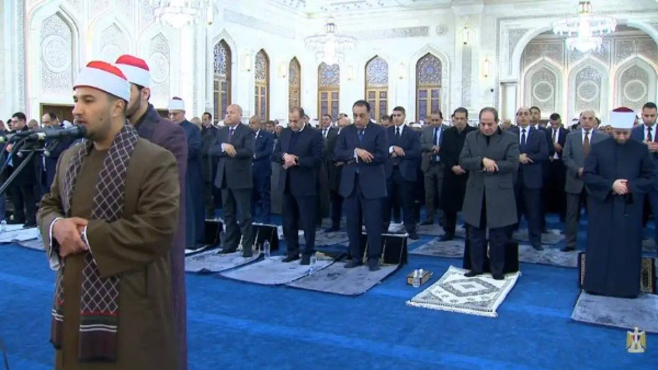 صوت هز القلوب.. متسابق دولة التلاوة يؤم الرئيس السيسي في صلاة الفجر بـ 2026#صوت #هز #القلوب. #متسابق #دولة #التلاوة #يؤم #الرئيس #السيسي #في #صلاة #الفجر #بـ