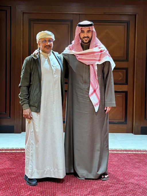 طارق صالح يبحث مستجدات الأزمة اليمنية مع وزير الدفاع السعودي في لقاء "أخوي" بالرياض#طارق #صالح #يبحث #مستجدات #الأزمة #اليمنية #مع #وزير #الدفاع #السعودي #في #لقاء #أخوي #بالرياض