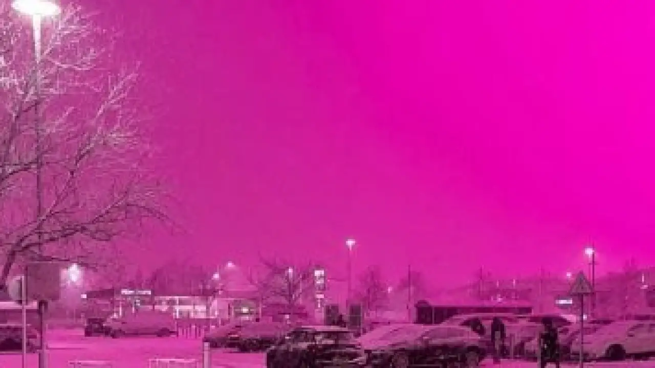 ظاهرة نادرة.. سر تحول سماء برمنجهام للون الوردي خلال العاصفة جورتي#ظاهرة #نادرة. #سر #تحول #سماء #برمنجهام #للون #الوردي #خلال #العاصفة #جورتي