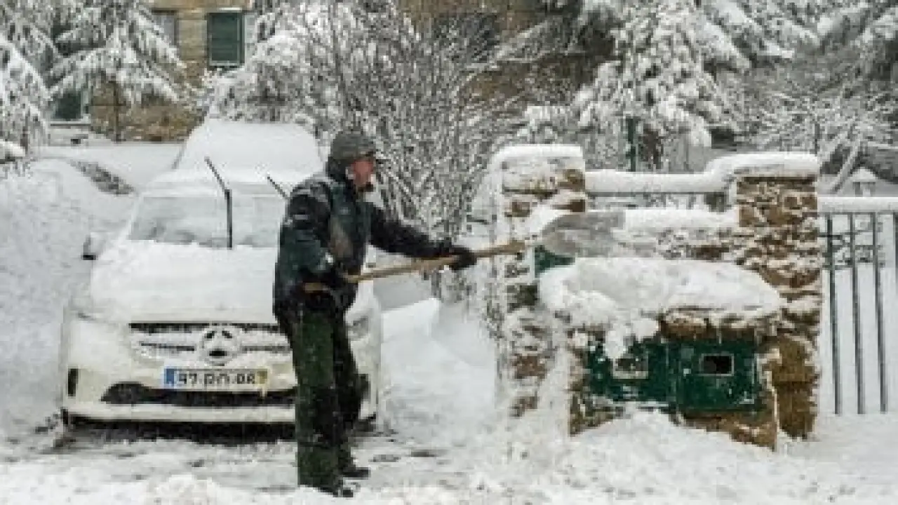 عاصفة جورتي الثلجية.. أوروبا تسجل 40 درجة تحت الصفر وتشل حركة الطيران وبريطانيا وفرنسا#عاصفة #جورتي #الثلجية. #أوروبا #تسجل #درجة #تحت #الصفر #وتشل #حركة #الطيران #وبريطانيا #وفرنسا