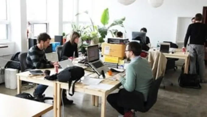 فجوة الساعات الضائعة.. إحصائية رسمية تحسم الجدل بين موظفي الحكومة والقطاع الخاص#فجوة #الساعات #الضائعة. #إحصائية #رسمية #تحسم #الجدل #بين #موظفي #الحكومة #والقطاع #الخاص