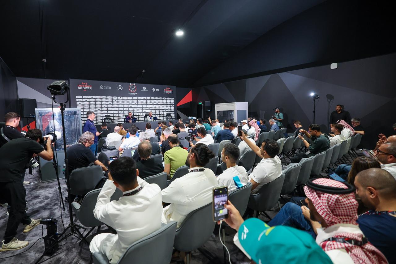 "فليك و ألونسو"….يعلنان الفريقين ويشيدان بدعم الجماهير بجدة#فليك #ألونسو.يعلنان #الفريقين #ويشيدان #بدعم #الجماهير #بجدة