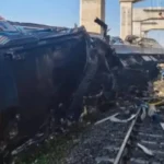 كارثة الحزام والطريق.. سقوط مروع لرافعة يحصد أرواح العشرات فوق قطار تايلاندي#كارثة #الحزام #والطريق. #سقوط #مروع #لرافعة #يحصد #أرواح #العشرات #فوق #قطار #تايلاندي