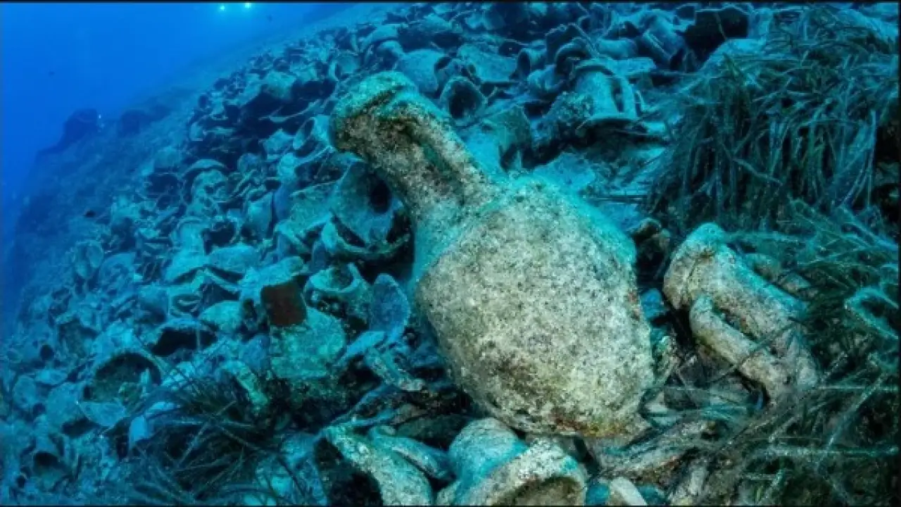 كنز غارق منذ 600 عام.. محتويات سفينة نادرة تثير دهشة علماء الآثار في 2026#كنز #غارق #منذ #عام. #محتويات #سفينة #نادرة #تثير #دهشة #علماء #الآثار #في
