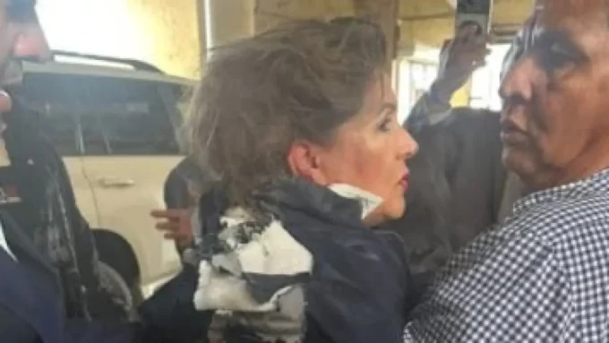 لحظة الهجوم.. انفجار قنبلة يدوية فوق رأس نائبة في هندوراس خلال بث مباشر#لحظة #الهجوم. #انفجار #قنبلة #يدوية #فوق #رأس #نائبة #في #هندوراس #خلال #بث #مباشر