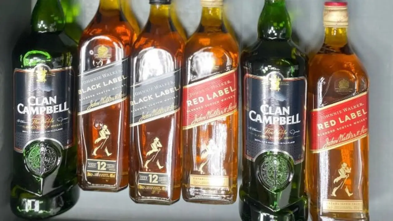 مطار الأقصر.. محاولة تهريب غامضة داخل حقائب راكب مصري تثير استنفار الأجهزة الأمنية#مطار #الأقصر. #محاولة #تهريب #غامضة #داخل #حقائب #راكب #مصري #تثير #استنفار #الأجهزة #الأمنية