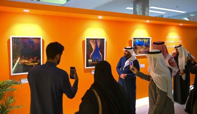 نوافذ الضوء تفتتح ليالي الفوتوغرافيين الشتوية في أبها بعدسة 21 فنانًا#نوافذ #الضوء #تفتتح #ليالي #الفوتوغرافيين #الشتوية #في #أبها #بعدسة #فنانا