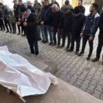 نيران المسيرات.. مأساة في مجمع ناصر الطبي بعد استهداف ينهي حياة فلسطينيين#نيران #المسيرات. #مأساة #في #مجمع #ناصر #الطبي #بعد #استهداف #ينهي #حياة #فلسطينيين