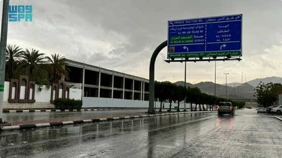 أمطار خفيفة إلى متوسطة على محافظات مكة المكرمة مع رياح نشطة وبرد وسيول محتملة حتى التاسعة مساءً#أمطار #خفيفة #إلى #متوسطة #على #محافظات #مكة #المكرمة #مع #رياح #نشطة #وبرد #وسيول #محتملة #حتى #التاسعة #مساء