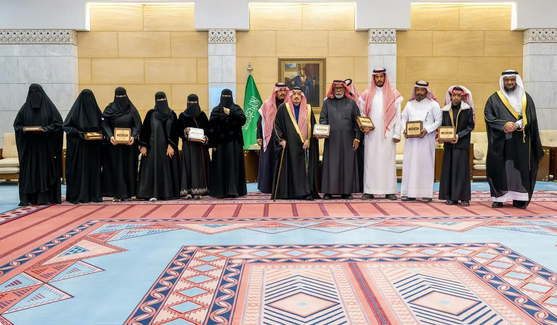 أمير الرياض يسلّم وثائق تملّك وحدات سكنية لمستفيدي تبرع ولي العهد#أمير #الرياض #يسلم #وثائق #تملك #وحدات #سكنية #لمستفيدي #تبرع #ولي #العهد