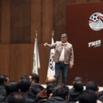 أوسكار رويز يحاضر 80 حكمًا ومساعدًا استعدادًا لاستئناف مباريات الدوري – كل الكورة#أوسكار #رويز #يحاضر #حكما #ومساعدا #استعدادا #لاستئناف #مباريات #الدوري #كل #الكورة