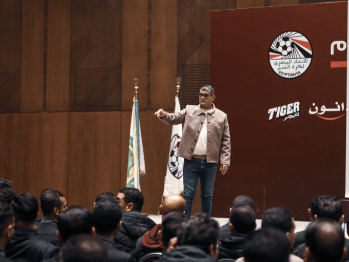 أوسكار رويز يحاضر 80 حكمًا ومساعدًا استعدادًا لاستئناف مباريات الدوري – كل الكورة#أوسكار #رويز #يحاضر #حكما #ومساعدا #استعدادا #لاستئناف #مباريات #الدوري #كل #الكورة