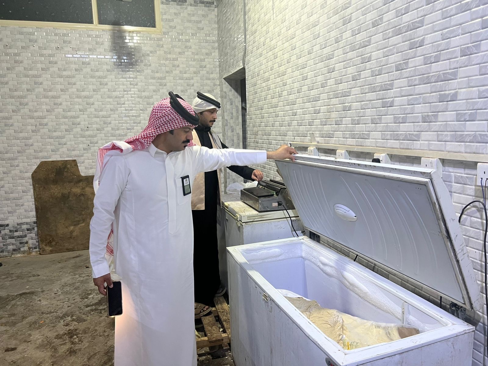 إغلاق مخبزًا مخالفًا وإتلاف كميات كبيرة من المخبوزات#إغلاق #مخبزا #مخالفا #وإتلاف #كميات #كبيرة #من #المخبوزات