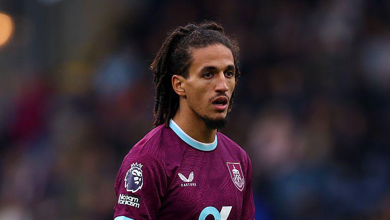 الاتحاد التونسي يساند حنبعل المجبري بعد تعرضه لإساءة عنصرية في إنجلترا#الاتحاد #التونسي #يساند #حنبعل #المجبري #بعد #تعرضه #لإساءة #عنصرية #في #إنجلترا