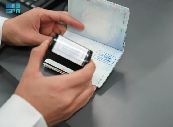 الجوازات تحتفي باليوم الوطني الكويتي الـ65 عبر المنافذ الدولية#الجوازات #تحتفي #باليوم #الوطني #الكويتي #الـ65 #عبر #المنافذ #الدولية