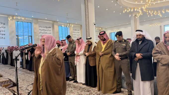 بتوجيهات خادم الحرمين الشريفين… محافظة تنومة تؤدي صلاة الاستسقاء في مشهد إيماني.#بتوجيهات #خادم #الحرمين #الشريفين #محافظة #تنومة #تؤدي #صلاة #الاستسقاء #في #مشهد #إيماني