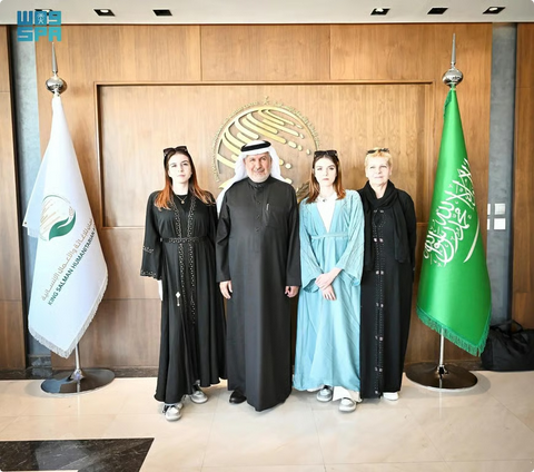 بعد 21 عاماً من الفصل.. الربيعة يلتقي التوأم البولندي أولغا وداريا في الرياض#بعد #عاما #من #الفصل. #الربيعة #يلتقي #التوأم #البولندي #أولغا #وداريا #في #الرياض