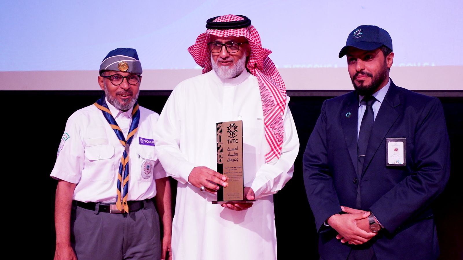 بعد 43 عاماً من العطاء.. الغامدي يترجّل عن مسيرة حافلة في التدريب التقني بمكة#بعد #عاما #من #العطاء. #الغامدي #يترجل #عن #مسيرة #حافلة #في #التدريب #التقني #بمكة