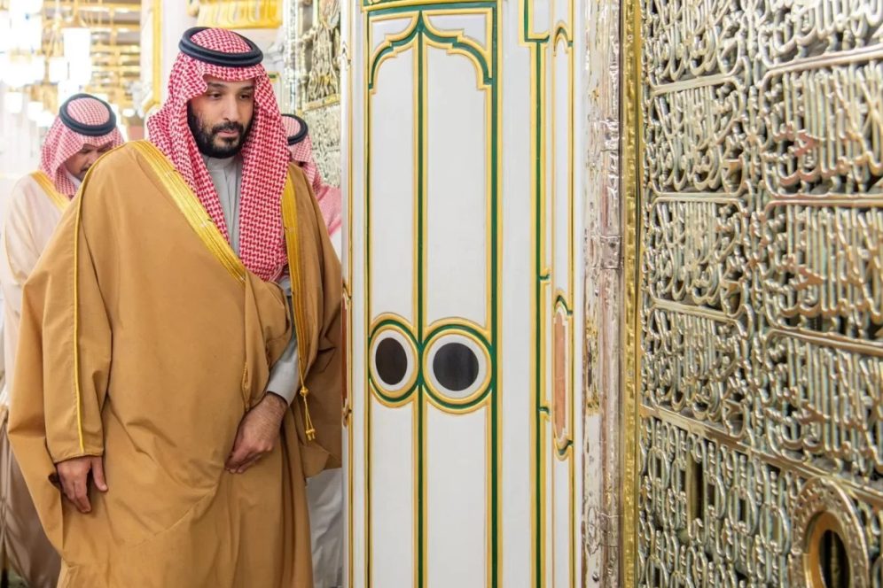 ولي العهد يؤدي الصلاة في الروضة الشريفة ويزور المسجد النبوي في المدينة المنورة#ولي #العهد #يؤدي #الصلاة #في #الروضة #الشريفة #ويزور #المسجد #النبوي #في #المدينة #المنورة