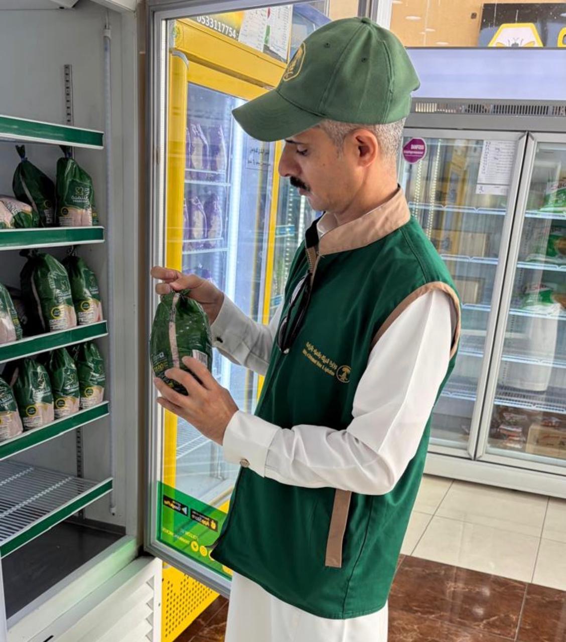 113مأمور ضبط يواصلون الرقابة على أسواق عسير#113مأمور #ضبط #يواصلون #الرقابة #على #أسواق #عسير