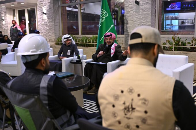 أمير عسير بين الأجاويد في الميدان، حيث تُبارك العزائم.#أمير #عسير #بين #الأجاويد #في #الميدان #حيث #تبارك #العزائم