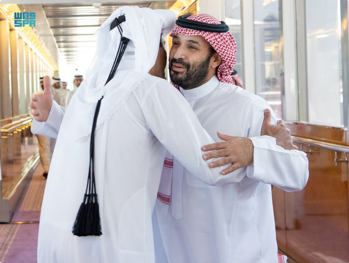 أمير قطر يغادر جدة وولي العهد يودّعه في مطار الملك عبدالعزيز#أمير #قطر #يغادر #جدة #وولي #العهد #يودعه #في #مطار #الملك #عبدالعزيز